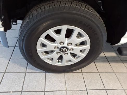 Used 2024 Toyota Tacoma SR5 AWD/4WD image 5
