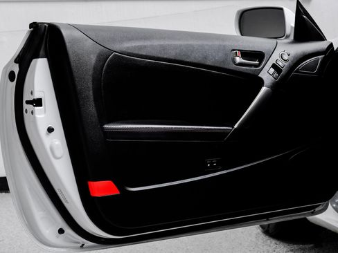 Used 2016 Hyundai Genesis Coupe 3.8 image 46