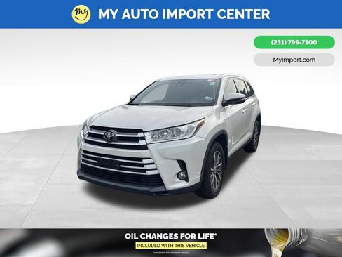 Used 2019 Toyota Highlander XLE AWD/4WD image 3