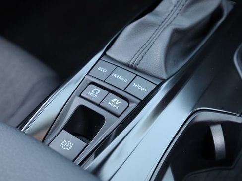 Used 2025 Toyota Camry LE image 12