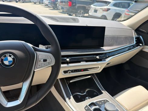 Used 2026 BMW X7 xDrive40i w/ Premium Package AWD/4WD image 19