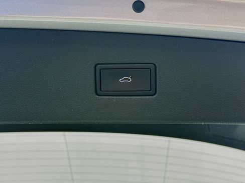 Used 2024 Volkswagen Tiguan SE image 28