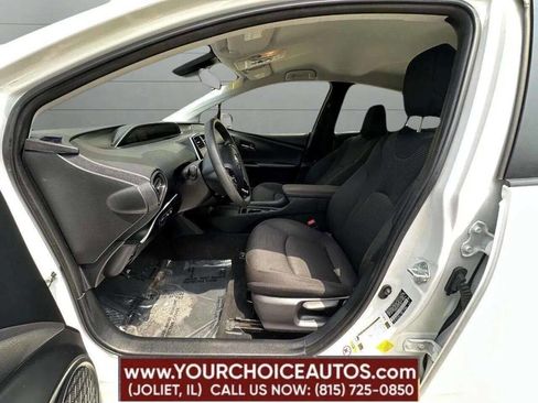Used 2022 Toyota Prius LE image 25