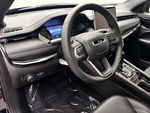 New 2026 Jeep Compass Latitude image 11