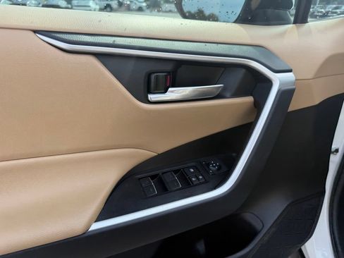 Used 2022 Toyota RAV4 XLE FWD image 5