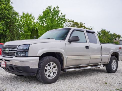 Used 2006 Chevrolet Silverado 1500 LT w/ Light Duty Power Package AWD/4WD image 2