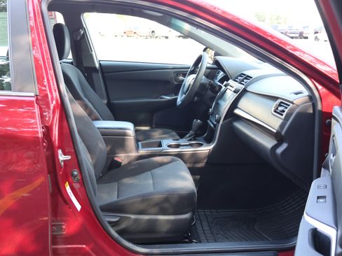 Used 2015 Toyota Camry LE FWD image 35
