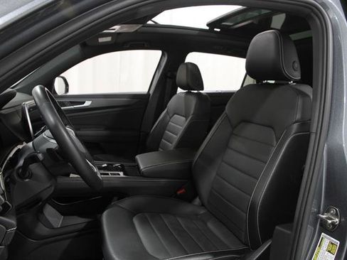 Certified 2025 Volkswagen Atlas Cross Sport SEL R-Line image 5