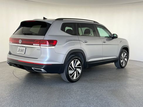 Used 2025 Volkswagen Atlas SE image 3