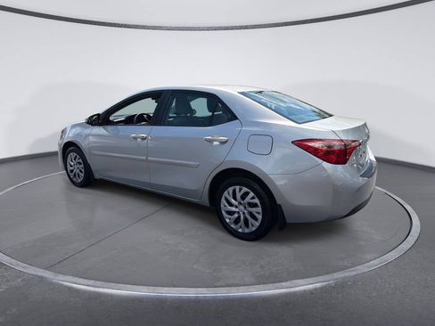 Used 2018 Toyota Corolla LE FWD image 3