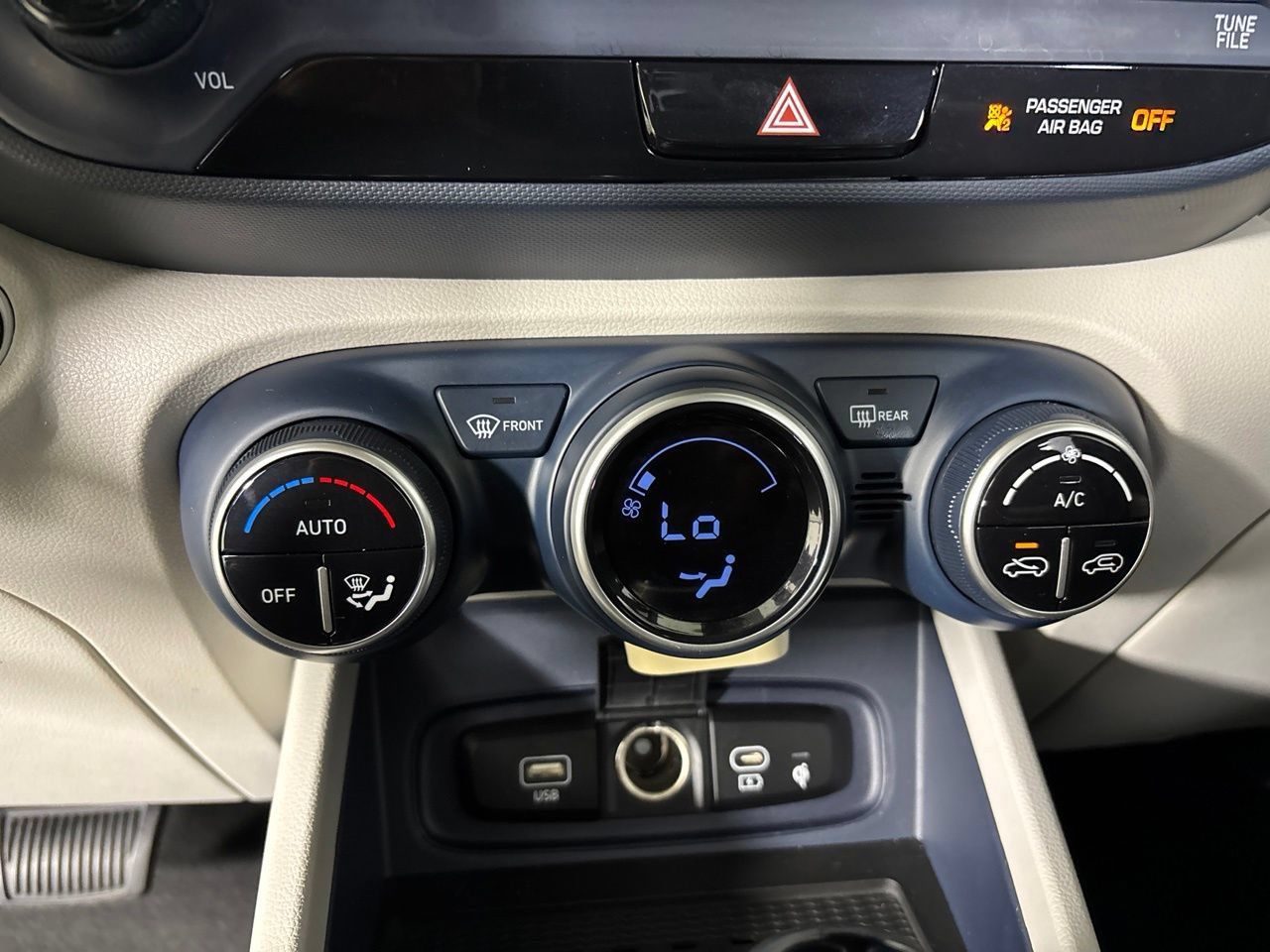 Used 2023 Hyundai Venue Limited FWD image 19