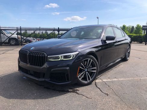 Used 2021 BMW 750i xDrive w/ M Sport Package AWD/4WD image 1