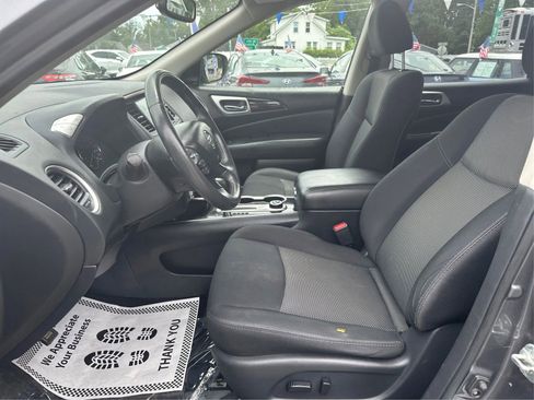 Used 2019 Nissan Pathfinder SV image 9