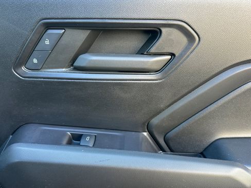 Used 2024 Chevrolet Colorado W/T image 18