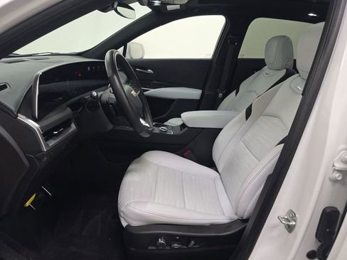 Used 2024 Cadillac XT4 Sport image 5