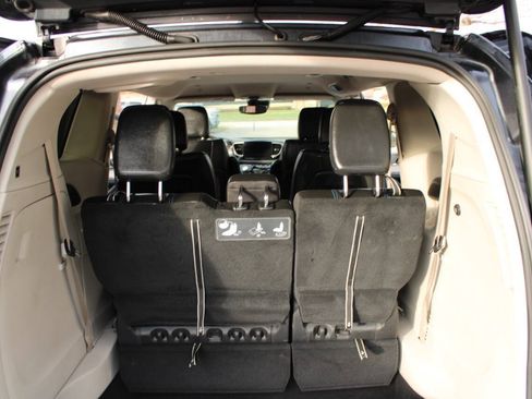 Used 2021 Chrysler Pacifica Touring-L FWD image 17