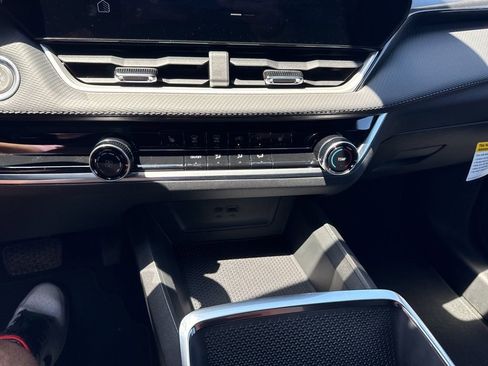 New 2026 Chevrolet Equinox LT w/ Safety and Technology Package FWD image 17