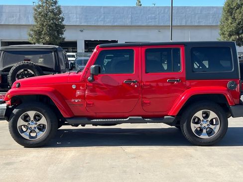 Used 2018 Jeep Wrangler Unlimited Sahara AWD/4WD image 6