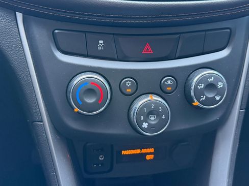 Used 2018 Chevrolet Trax LT FWD image 23