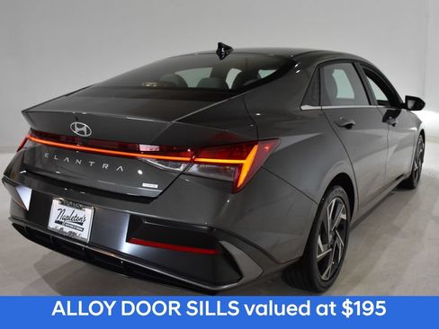 Used 2025 Hyundai Elantra Limited FWD image 5