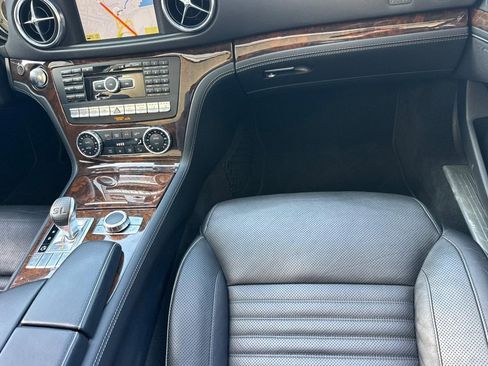 Used 2013 Mercedes-Benz SL 550 w/ Premium Pkg image 29