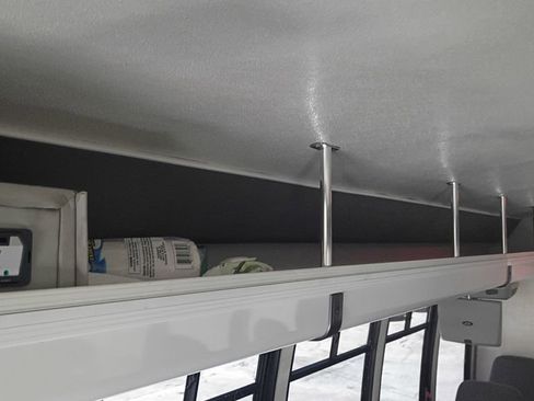 Used 2003 Ford E-450 and Econoline 450 image 15