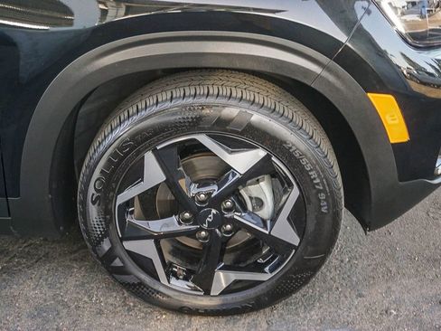 Certified 2024 Kia Seltos EX FWD image 10