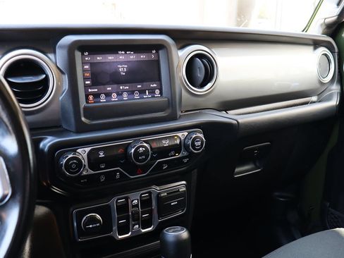 Used 2020 Jeep Wrangler Unlimited Sahara AWD/4WD image 43