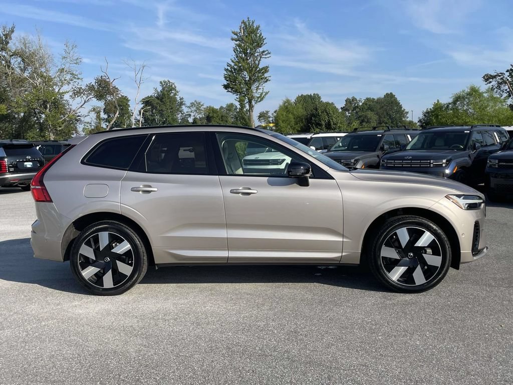Used 2025 Volvo XC60 T8 Plus w/ Protection Package Premier AWD/4WD image 29