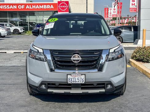 Certified 2022 Nissan Pathfinder SL FWD image 3