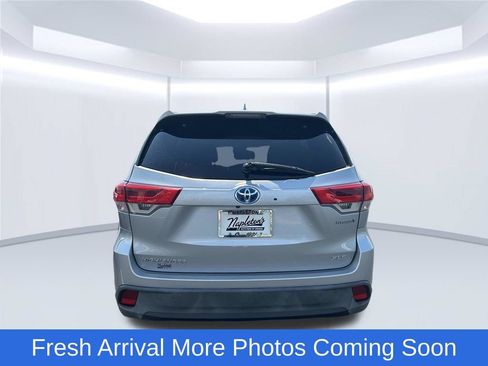 Used 2019 Toyota Highlander XLE AWD/4WD image 5