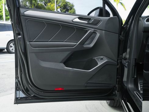 Used 2022 Volkswagen Tiguan SE R-Line image 31