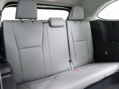 Used 2024 Toyota Highlander XLE image 34
