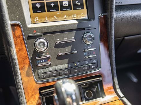 Used 2017 Lincoln Navigator L Select AWD/4WD image 30
