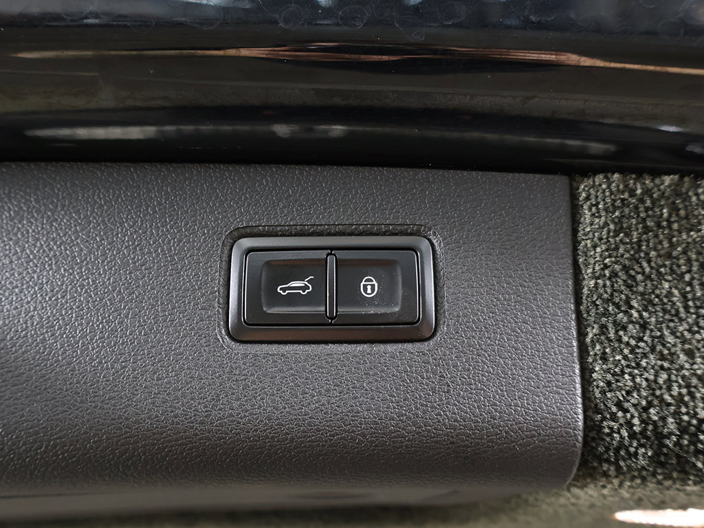 Used 2020 Bentley Bentayga Plug-In Hybrid AWD/4WD image 27