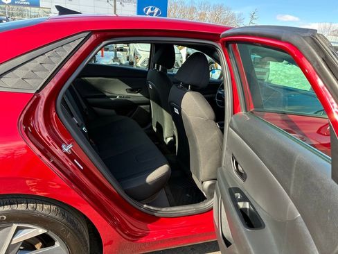 Used 2025 Hyundai Elantra Sport image 38