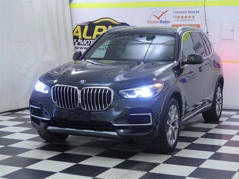 Used 2022 BMW X5 xDrive40i w/ Premium Package image 2