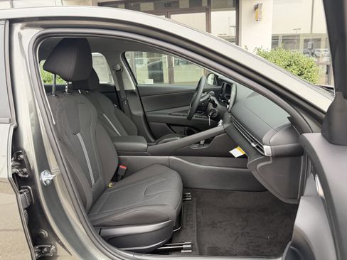 New 2026 Hyundai Elantra SE FWD image 17