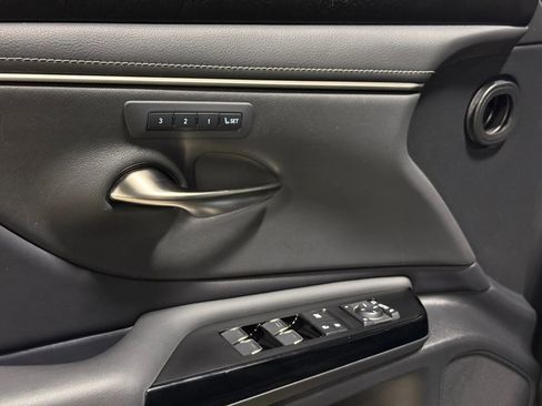 Used 2022 Lexus ES 350 w/ Premium Package image 11