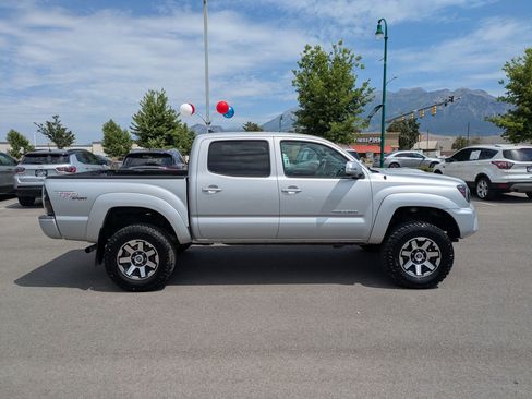 Used 2012 Toyota Tacoma 4x4 Double Cab w/ TRD Sport Pkg image 2