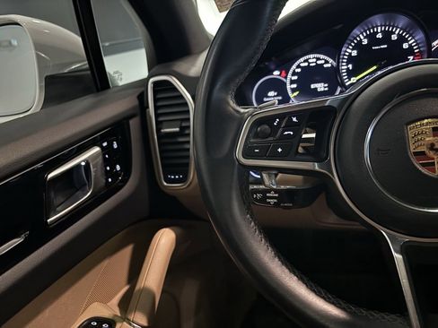 Used 2019 Porsche Cayenne E-Hybrid image 14