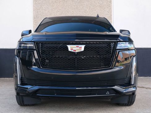 Used 2021 Cadillac Escalade ESV Sport w/ Driver Assist Tech Package RWD image 2