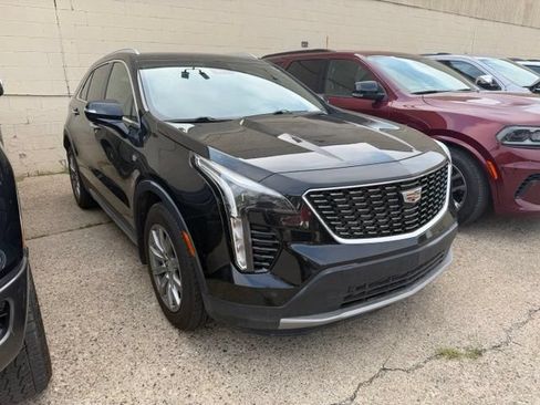 Used 2021 Cadillac XT4 Premium Luxury w/ Trailering Package AWD/4WD image 3