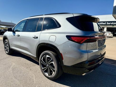 Used 2025 Buick Enclave Sport Touring image 6