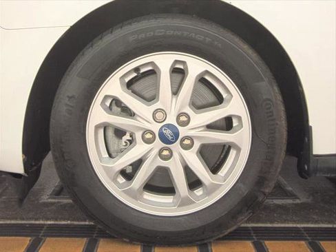 Used 2022 Ford Transit Connect XLT image 28