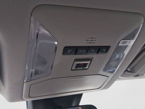 Used 2025 Toyota RAV4 XLE AWD/4WD image 18