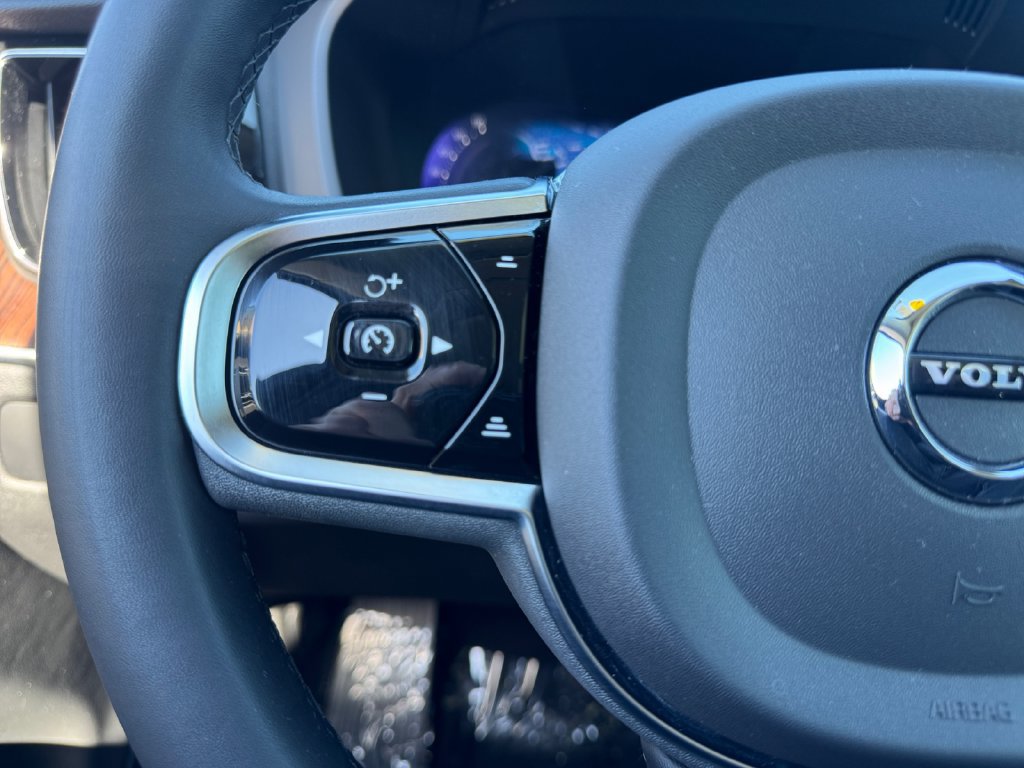 Certified 2024 Volvo XC60 B5 Plus AWD/4WD image 17