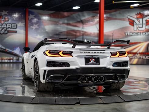Used 2023 Chevrolet Corvette Z06 w/ Z07 Performance Package RWD image 21