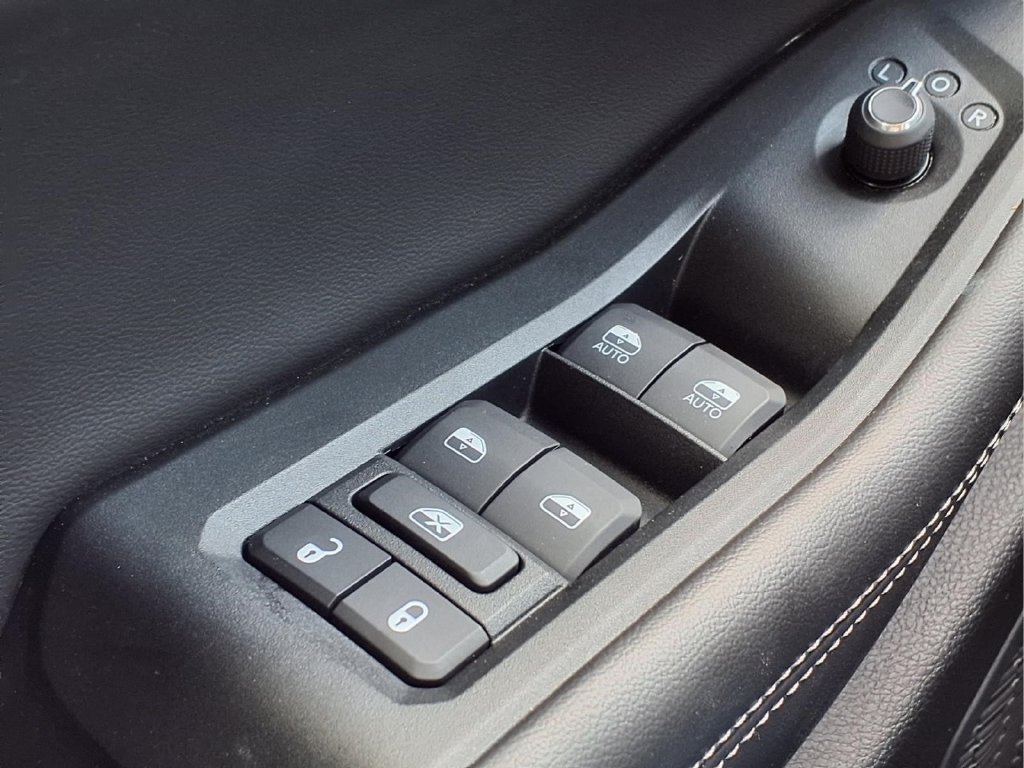 Used 2024 Jeep Grand Cherokee Altitude RWD image 10