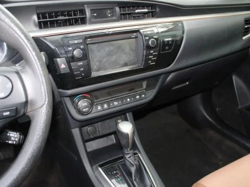 Used 2016 Toyota Corolla LE FWD image 10